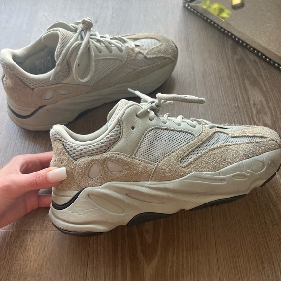 YEEZY Boost 700 "Salt” - Picture 5 of 8